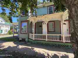 featured image of 154 E 4th St
