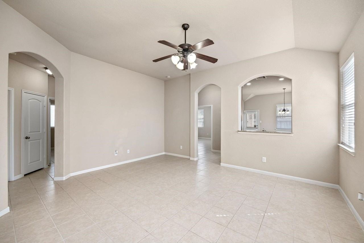 20935 Brodie Ln - Photo 6 of 27