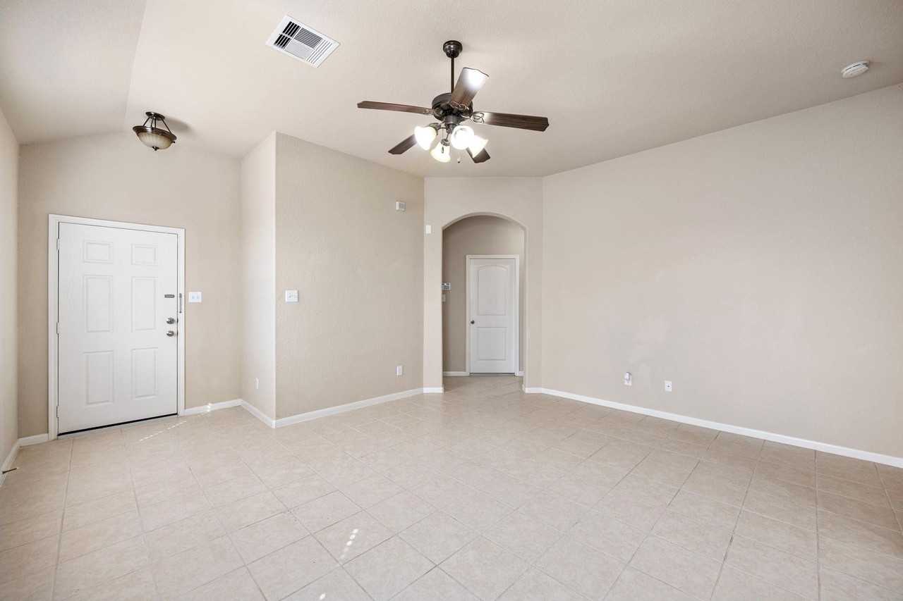 20935 Brodie Ln - Photo 7 of 27