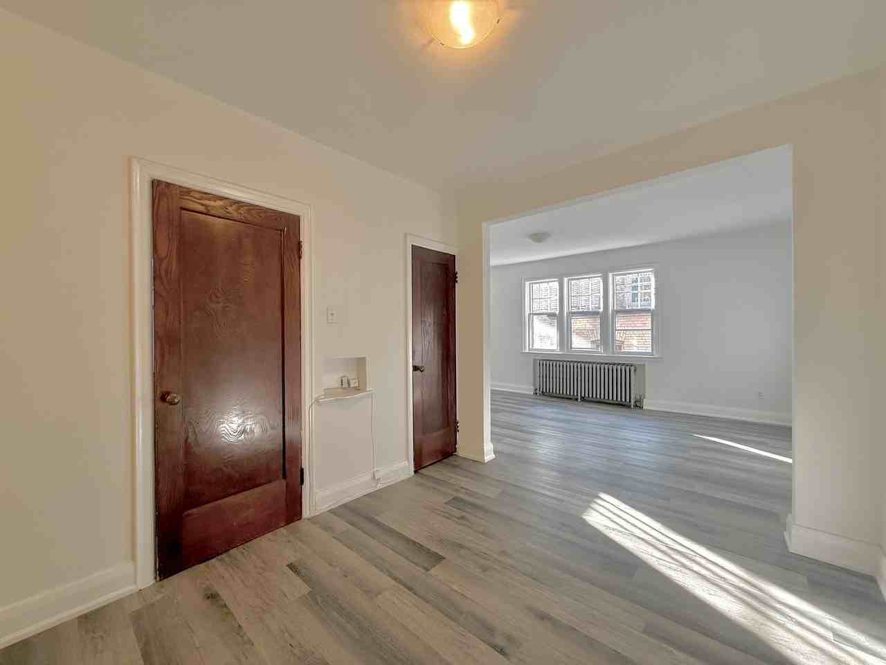 50 Ridout Street South #6 - Photo 4 of 12