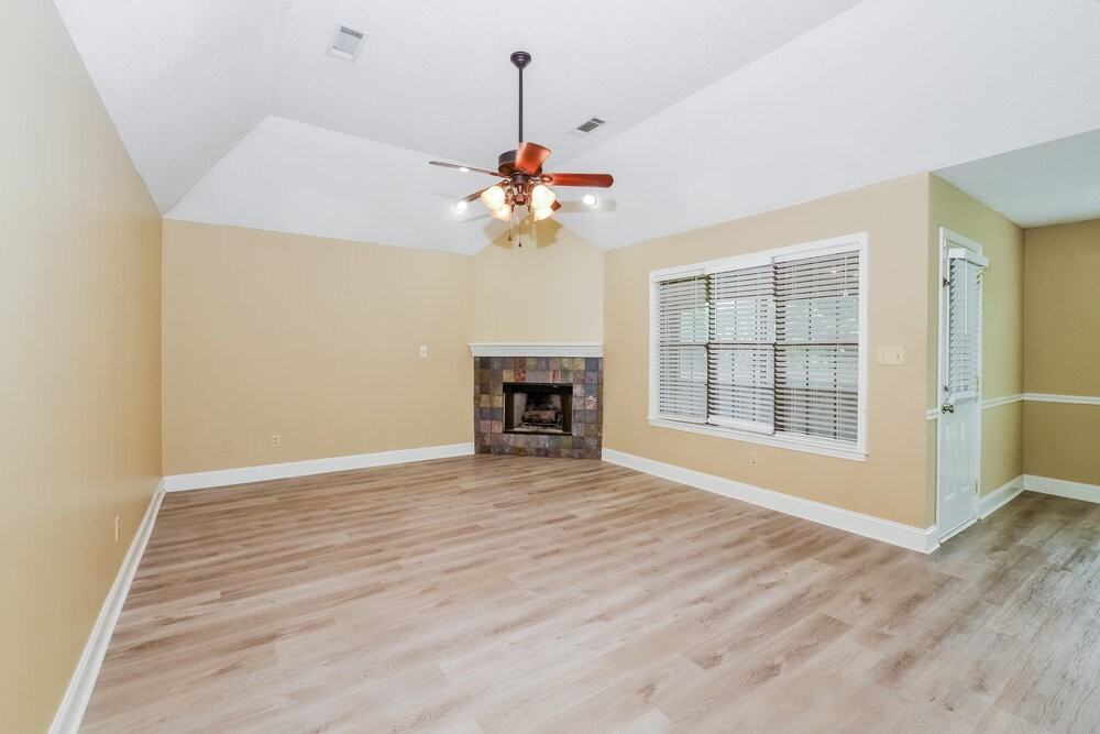 10264 Amanda Dr - Photo 3 of 16