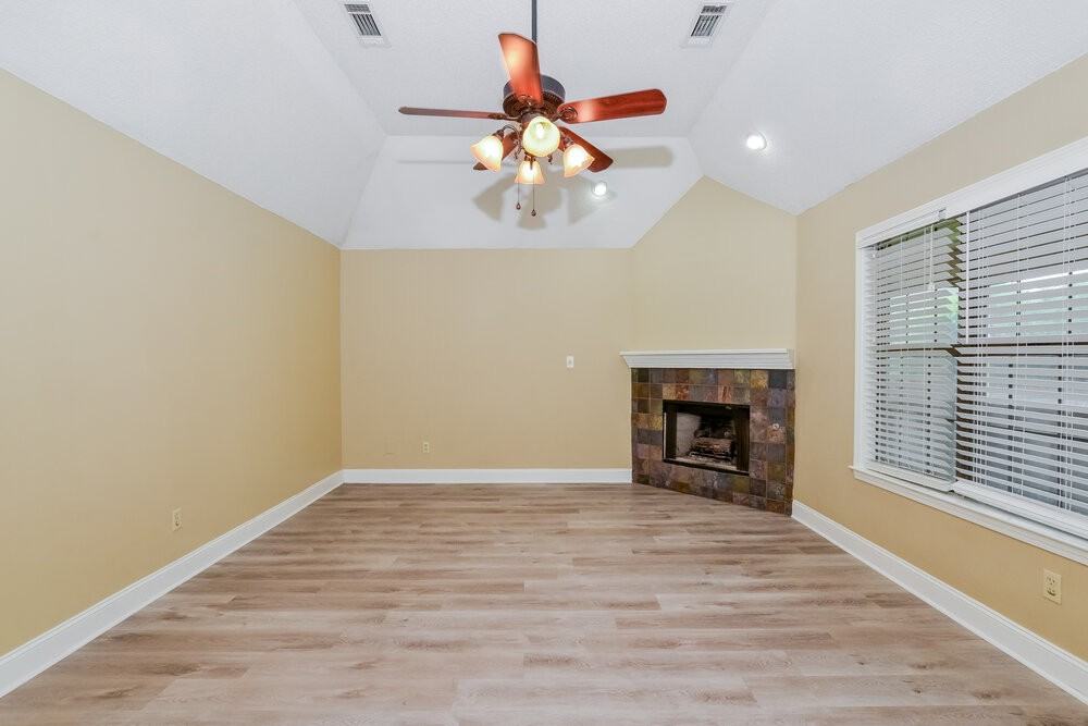 10264 Amanda Dr - Photo 4 of 16
