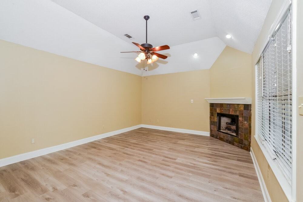 10264 Amanda Dr - Photo 5 of 16