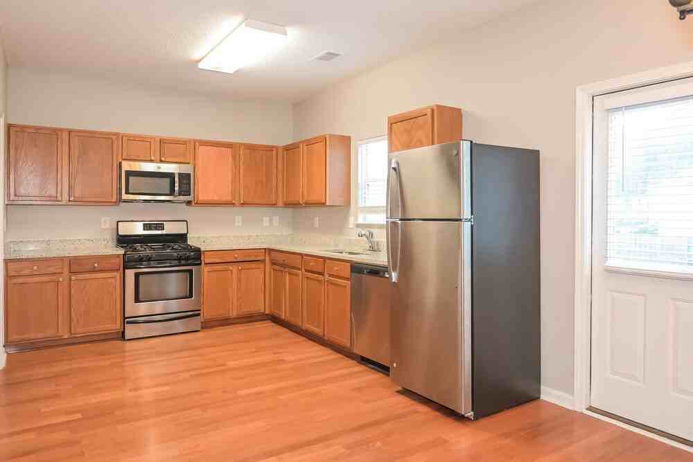 2115 Palatine Pl - Photo 5 of 17