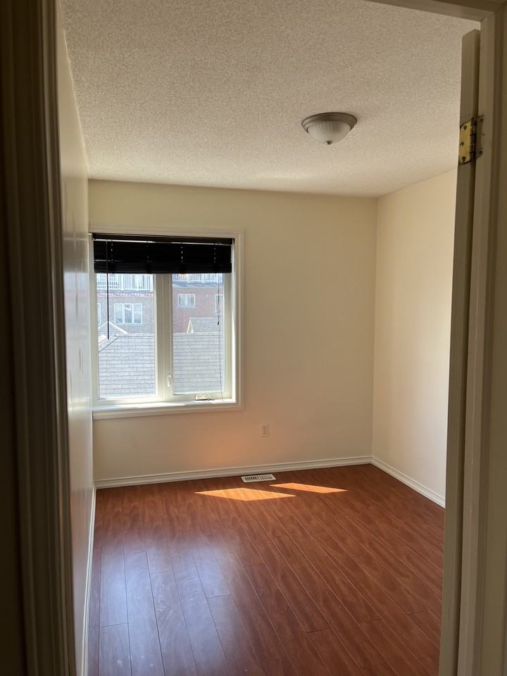 80 Leitch Avenue - Photo 5 of 15