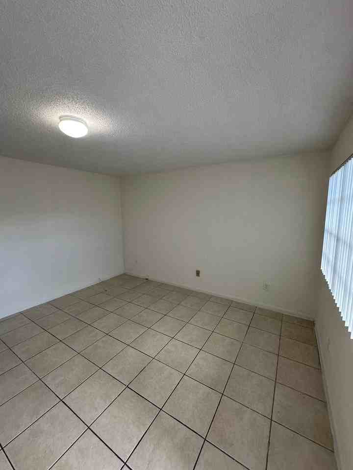 15700 Nw 2nd Ave - Photo 3 of 4