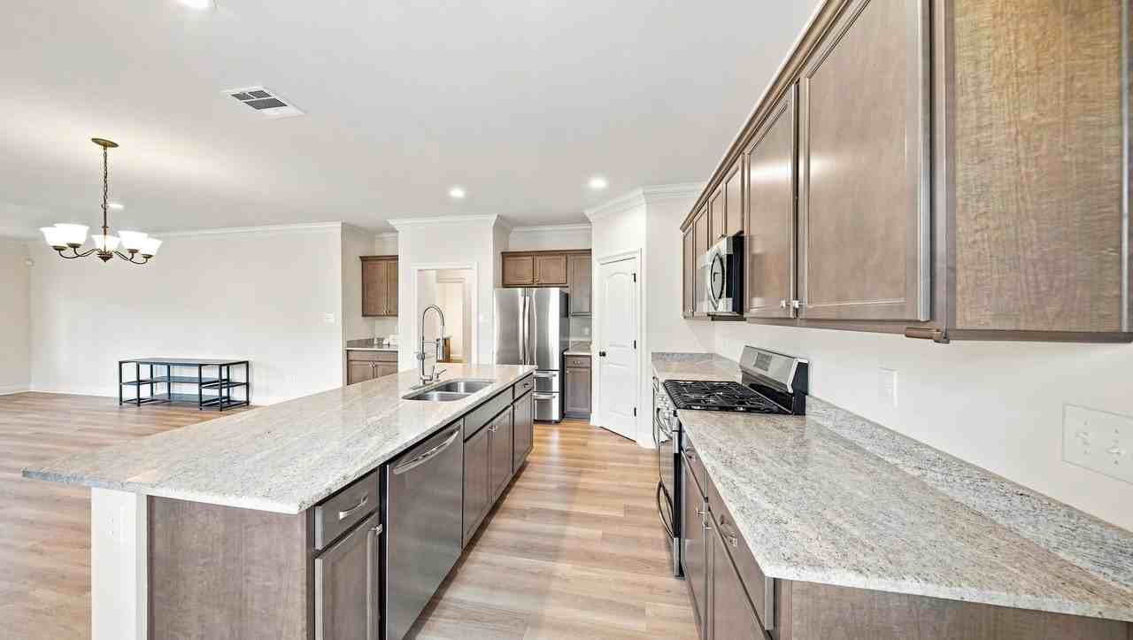 7211 Kenilworth Crossing Ave - Photo 3 of 24