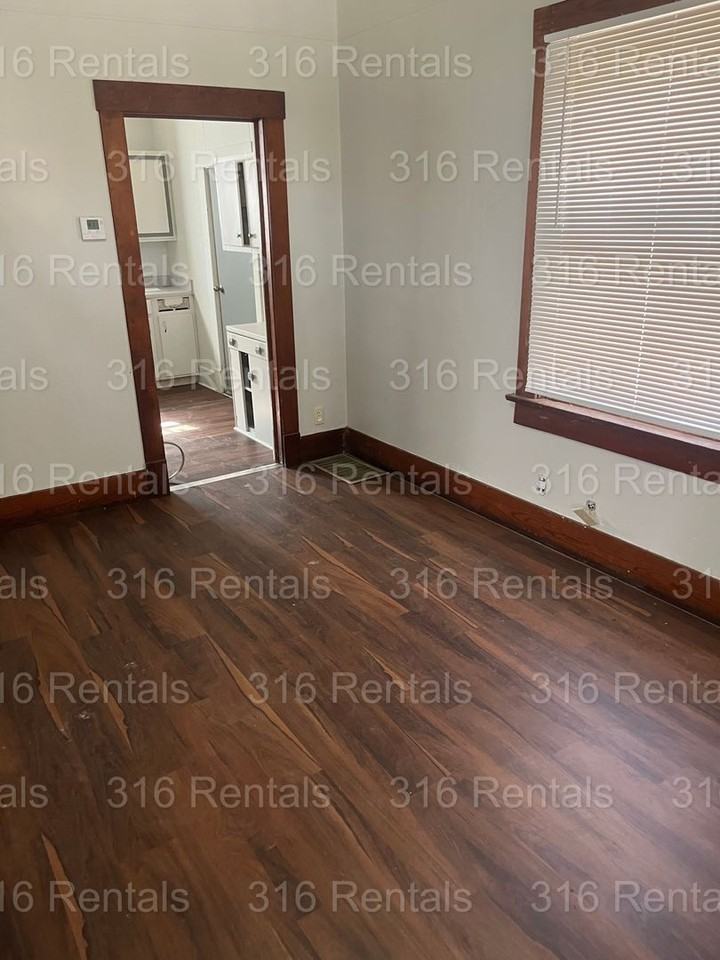 425 Sw 3rd St - Photo 4 of 8