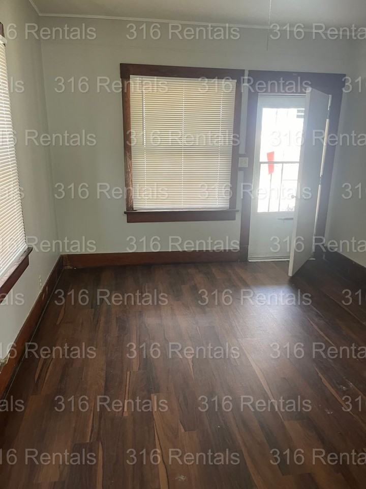 425 Sw 3rd St - Photo 5 of 8