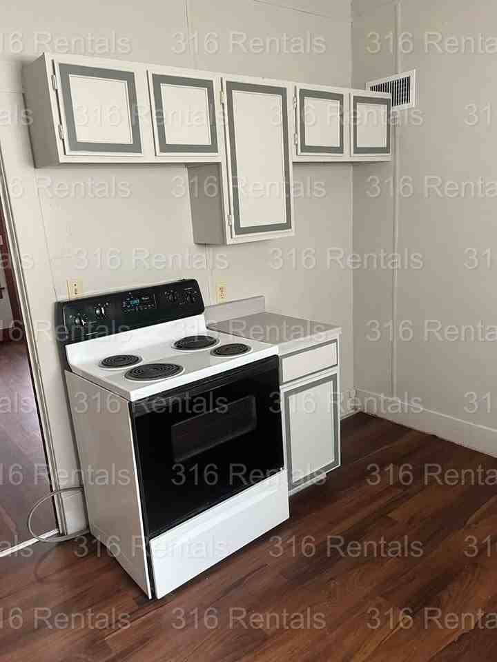 425 Sw 3rd St - Photo 7 of 8
