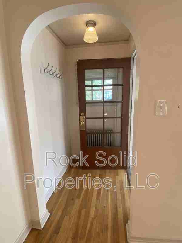607 E 22nd St - Photo 3 of 20