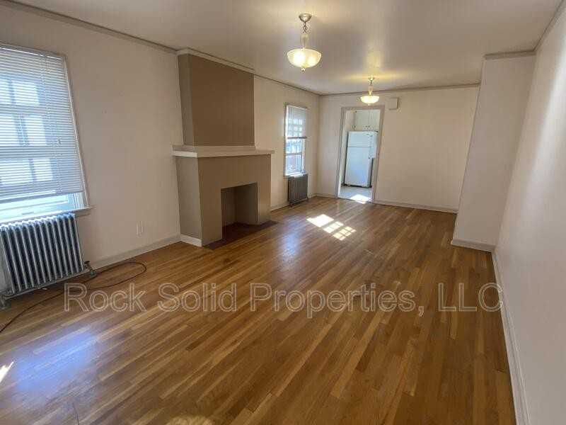 607 E 22nd St - Photo 4 of 20