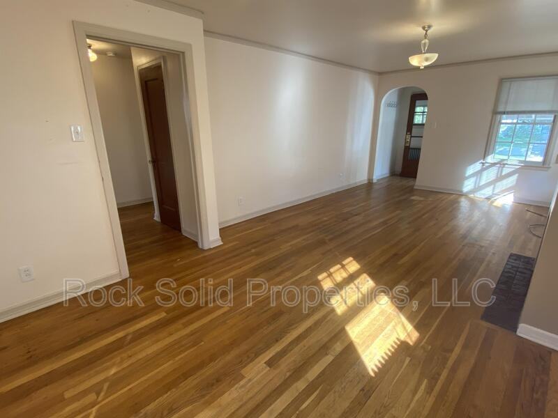 607 E 22nd St - Photo 5 of 20