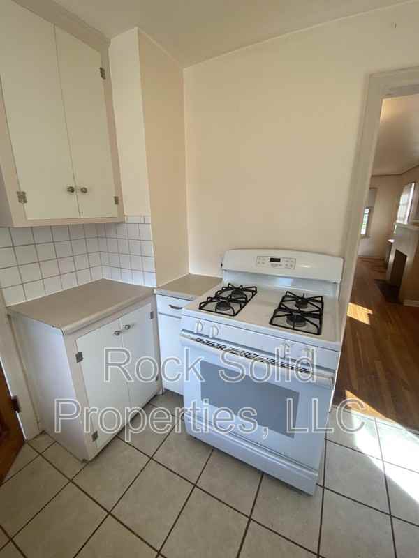 607 E 22nd St - Photo 7 of 20