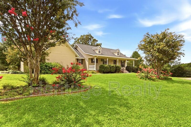 2707 Lady Bug Ln - Photo 2 of 27