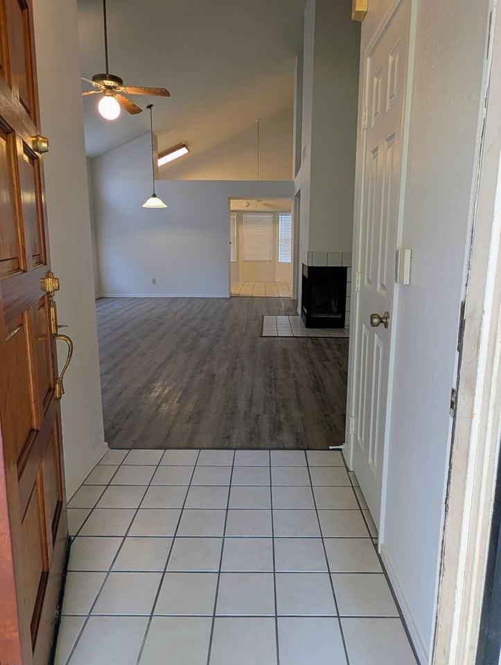 2325 E Lakecrest Dr - Photo 3 of 33
