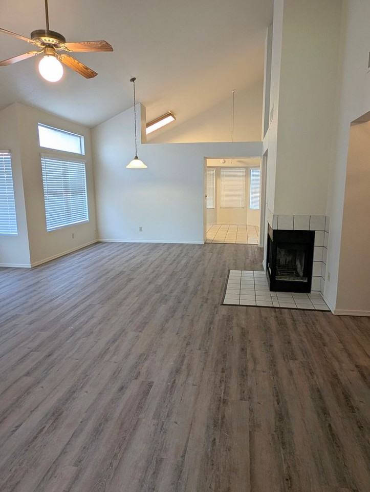2325 E Lakecrest Dr - Photo 4 of 33