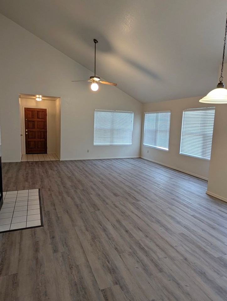 2325 E Lakecrest Dr - Photo 5 of 33