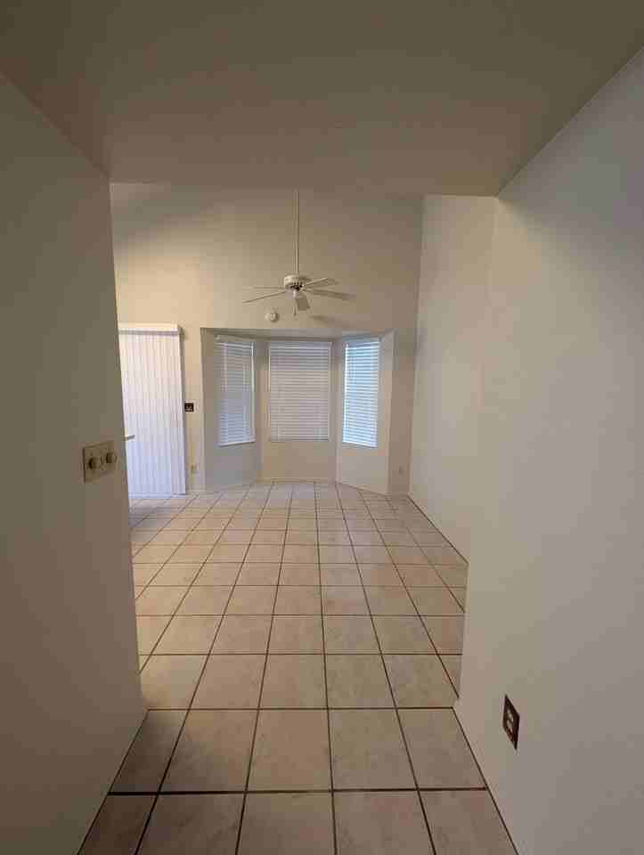 2325 E Lakecrest Dr - Photo 6 of 33