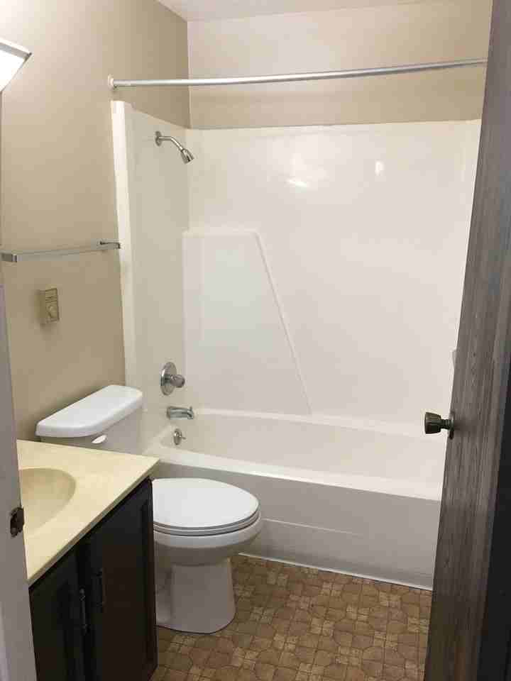 Wabash Shore Apartments - Photo 7 of 13