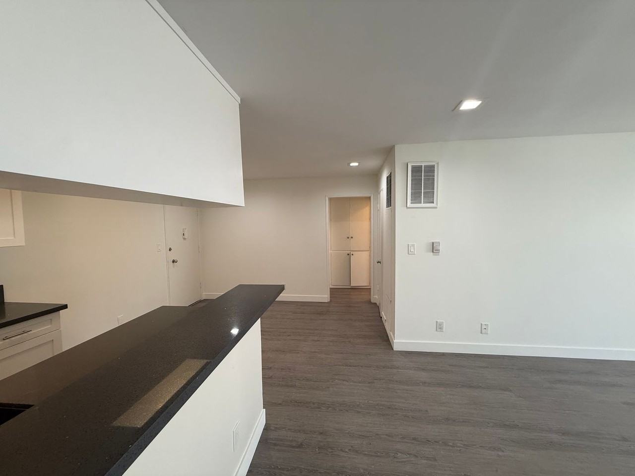 1525 North Kenmore Avenue - Photo 5 of 15