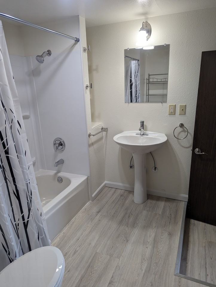 1279 Water St #D - Photo 5 of 11