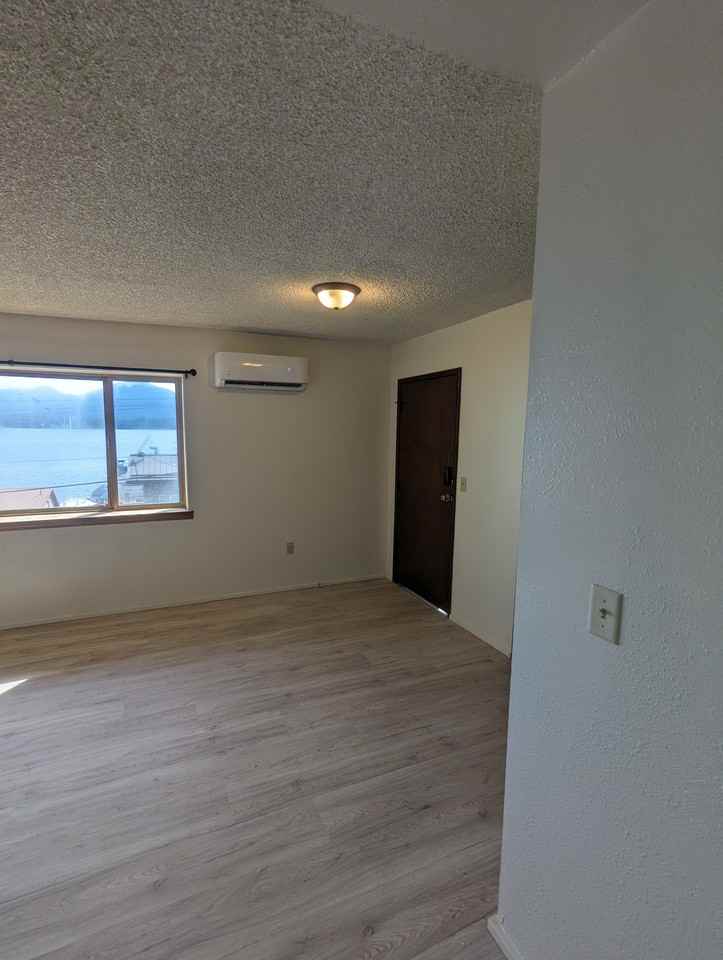 1279 Water St #D - Photo 6 of 11