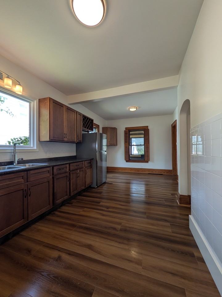 180 S Edwards Ave - Photo 2 of 8