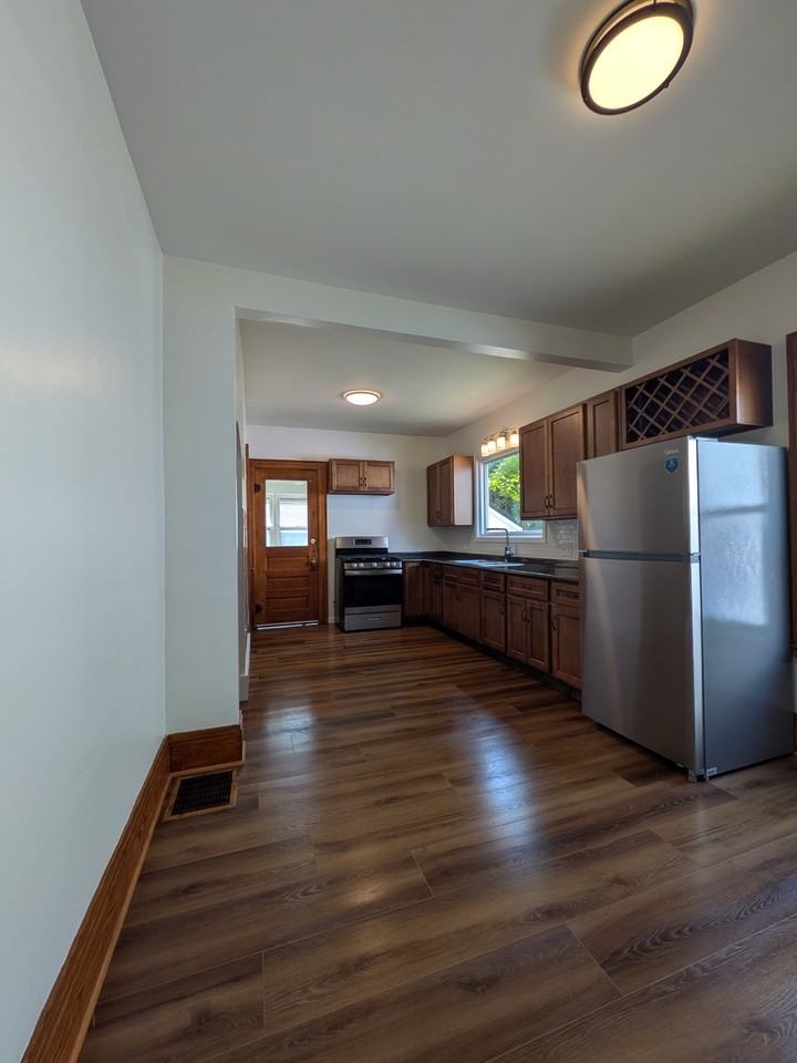 180 S Edwards Ave - Photo 3 of 8
