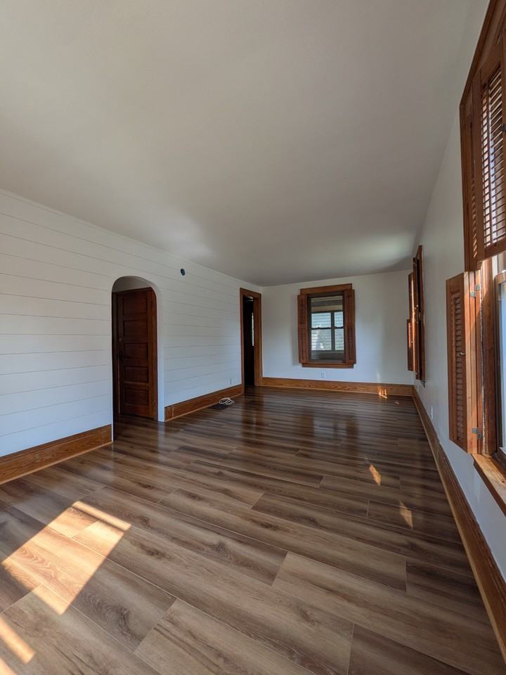 180 S Edwards Ave - Photo 7 of 8