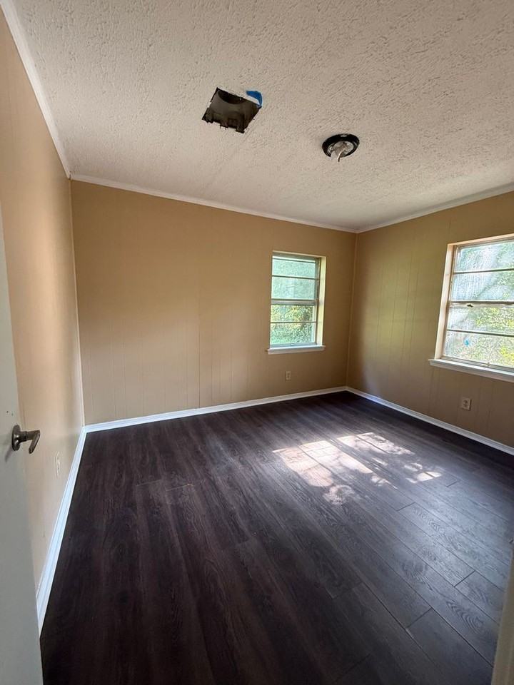 4717 Bruce St - Photo 3 of 7