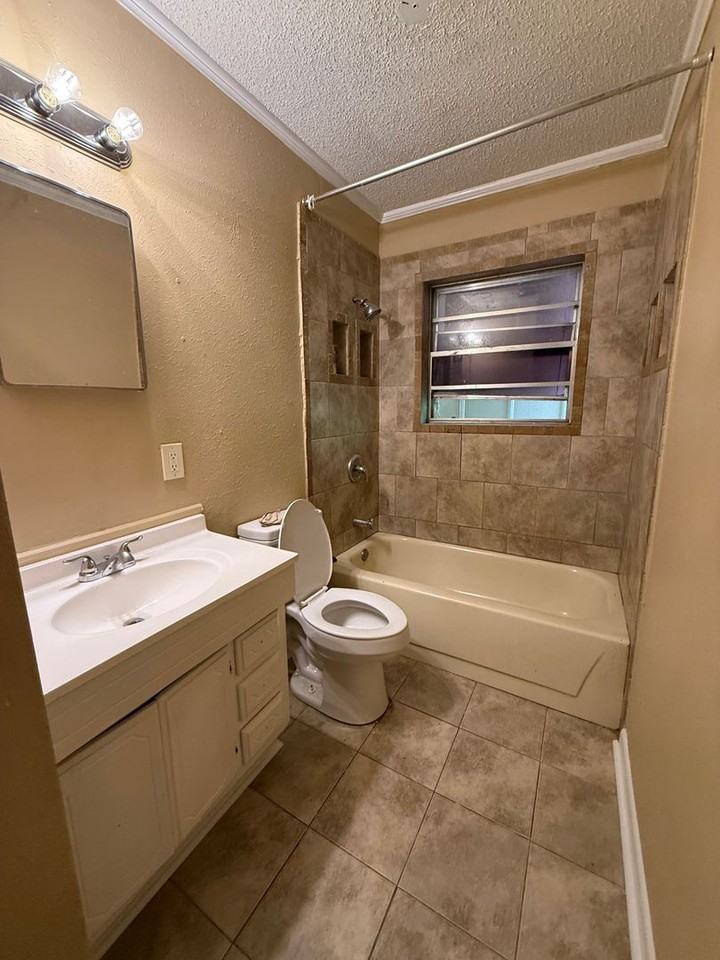4717 Bruce St - Photo 5 of 7