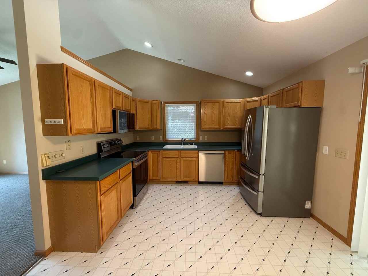 6078 Croix Dr - Photo 3 of 21