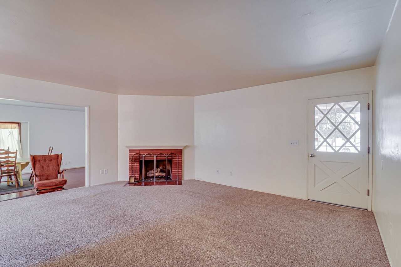 2301 Faye Ln - Photo 5 of 25