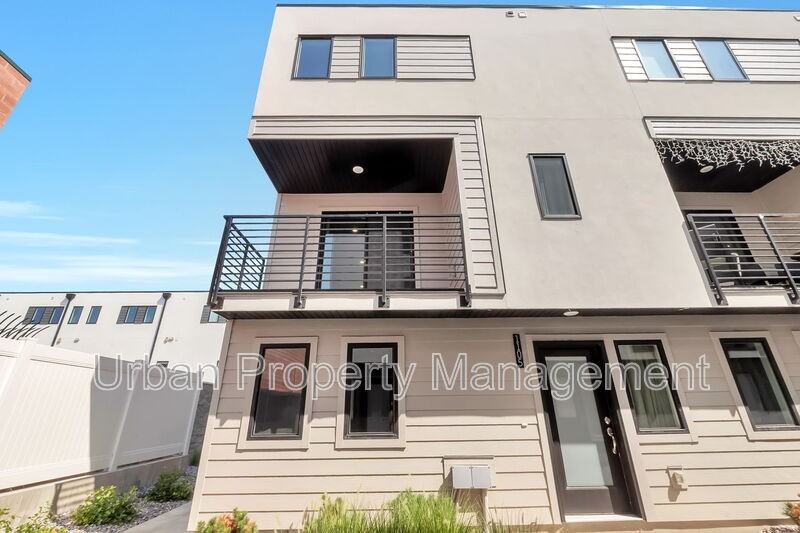 1590 Southwest #1105 - Photo 2 of 24