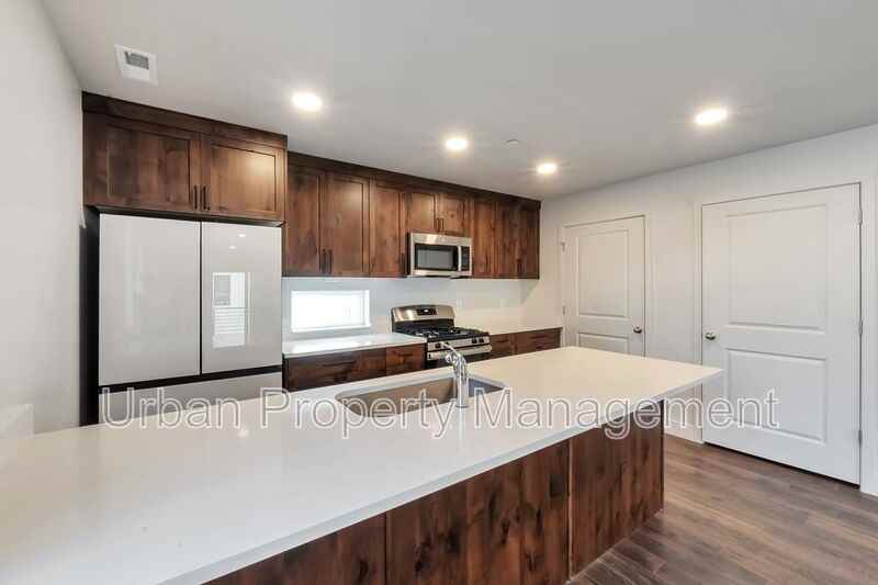 1590 Southwest #1105 - Photo 3 of 24