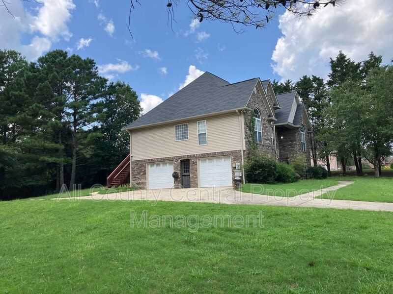 710 Small Lake Rd - Photo 3 of 15