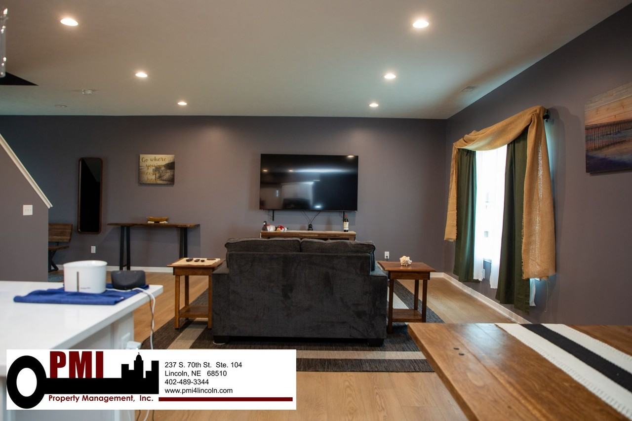 256 N 105th St - Photo 7 of 27
