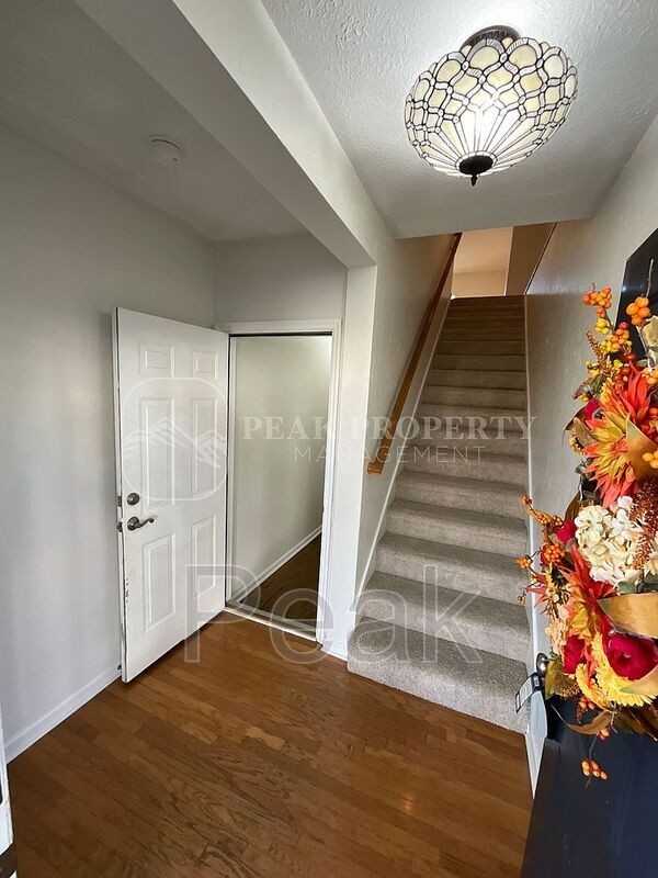 216 Wyndom Ct - Photo 2 of 22