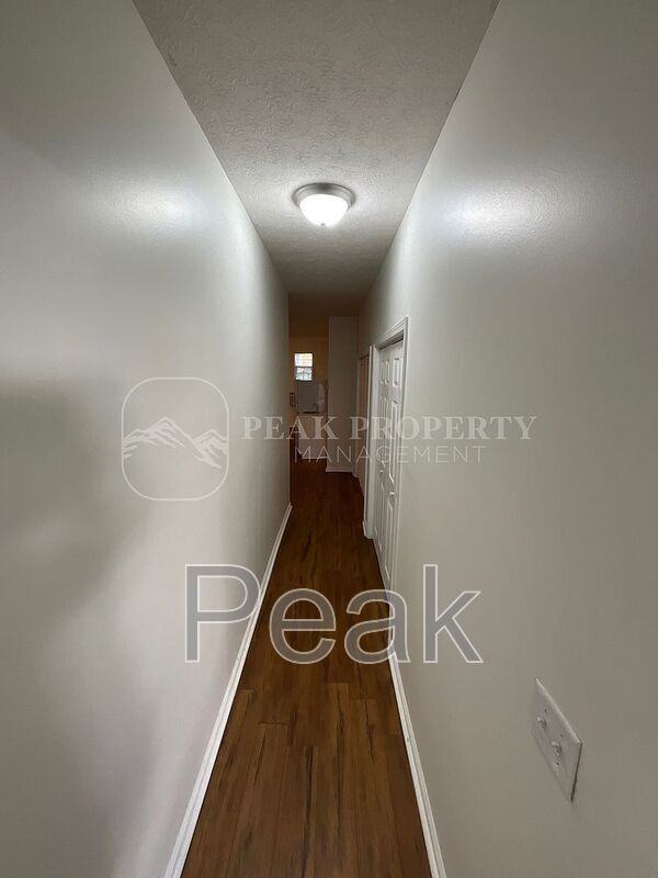 216 Wyndom Ct - Photo 3 of 22
