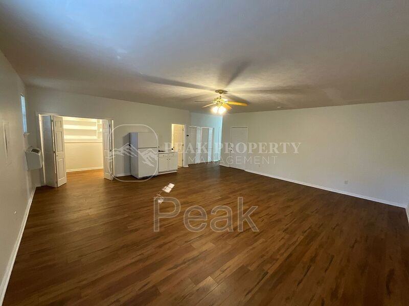 216 Wyndom Ct - Photo 6 of 22