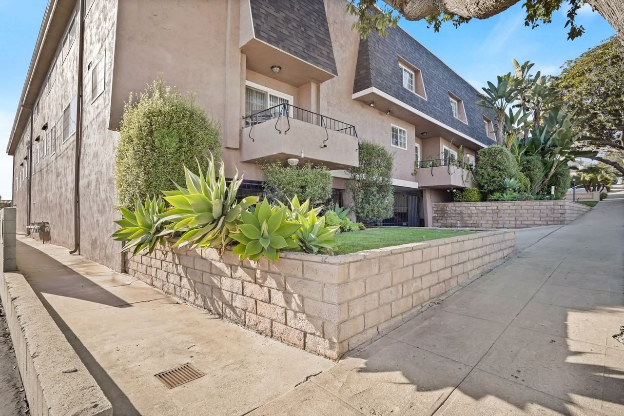 The Juanita Villa Townhomes - Photo 4 of 4