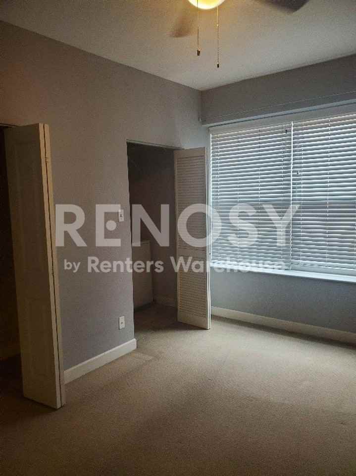 5625 Pershing Ave - Photo 5 of 11
