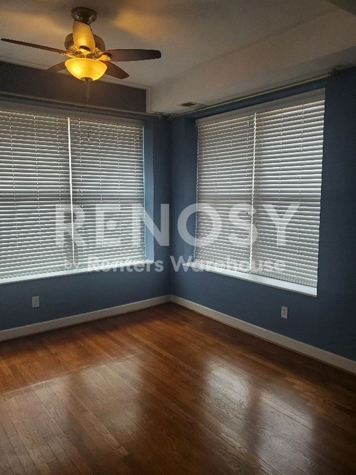 5625 Pershing Ave - Photo 6 of 11