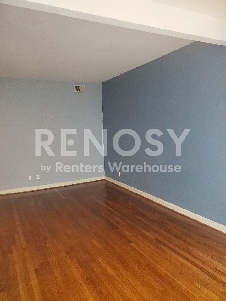 5625 Pershing Ave - Photo 7 of 11
