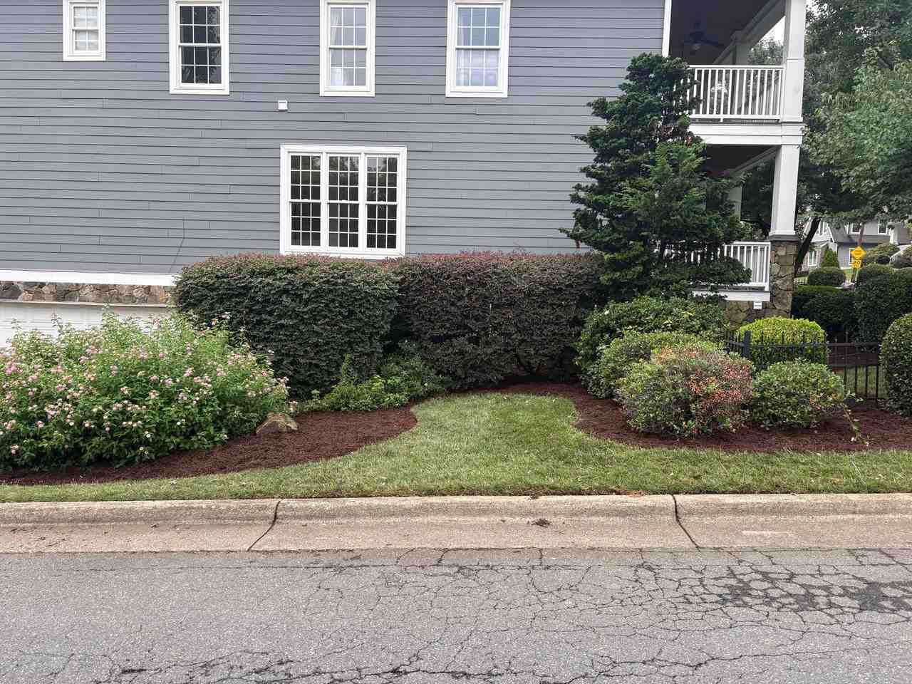 701 Mcdonald Ave - Photo 4 of 36