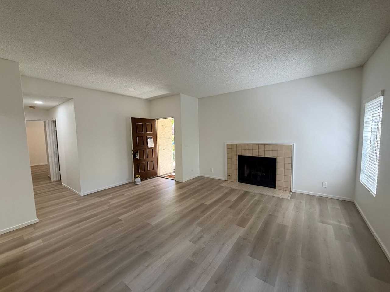 2040 Donovan Ct - Photo 2 of 6