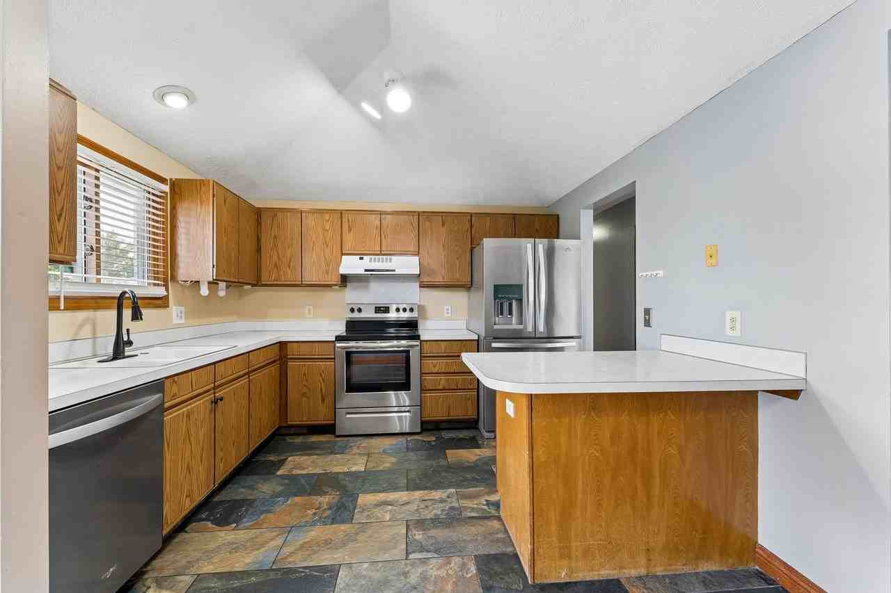 14022 Virginia St - Photo 7 of 26