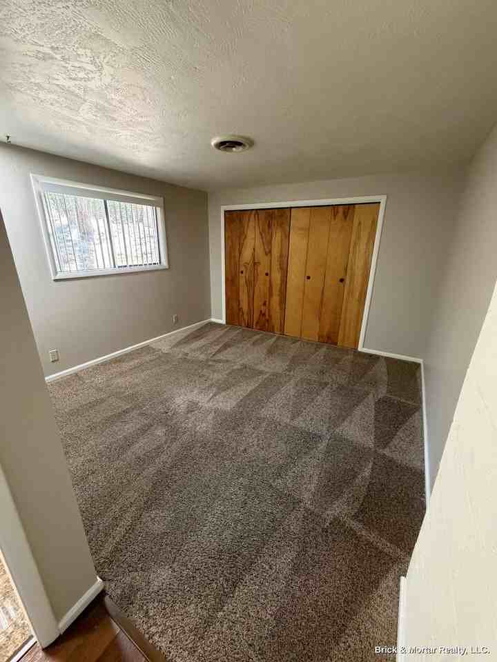 1990 Graham Dr - Photo 5 of 29