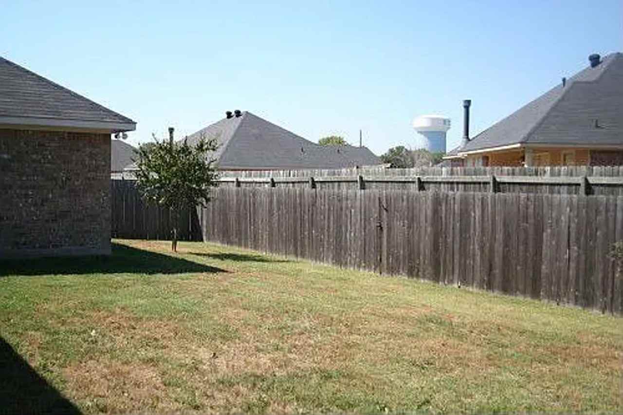 5024 General Polk Dr - Photo 4 of 40